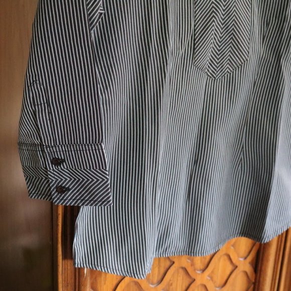 3/$15 Globus Striped Popover Collared Shirt - Size XS - Picture 5 of 15